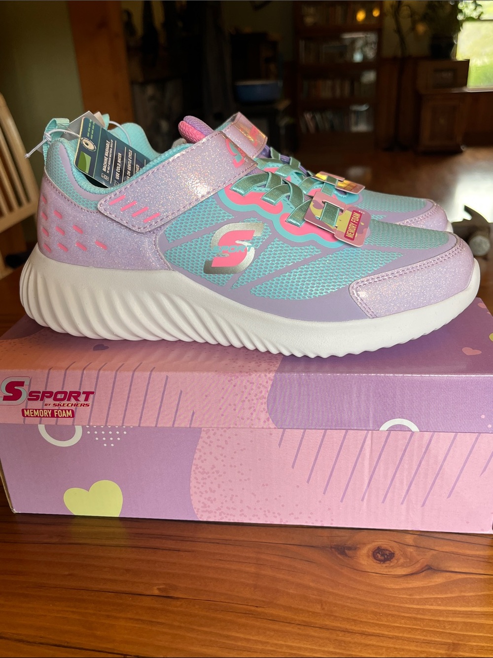 NWT Skechers Karlie sneakers, size 4